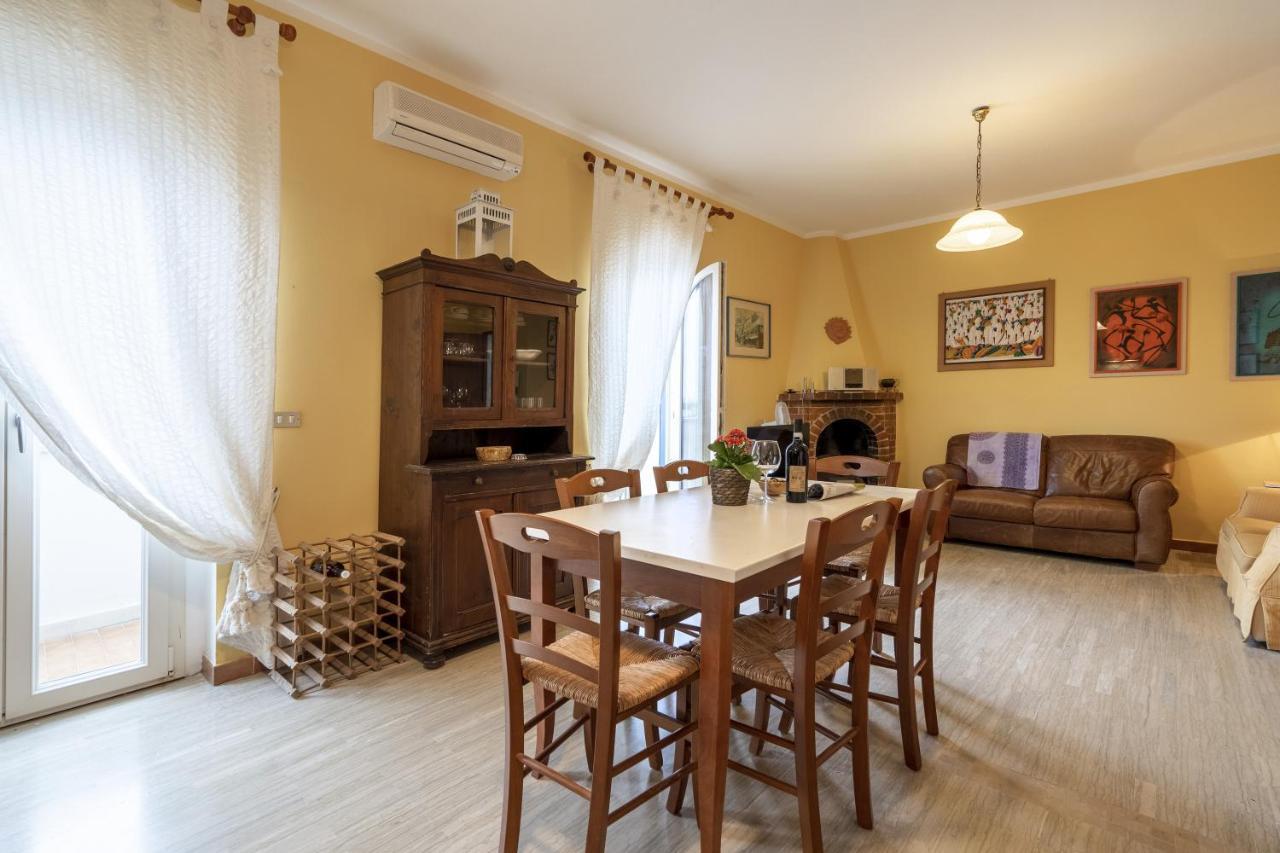 Casa Del Riccio Fronte Mare Villa Mola di Bari Bagian luar foto