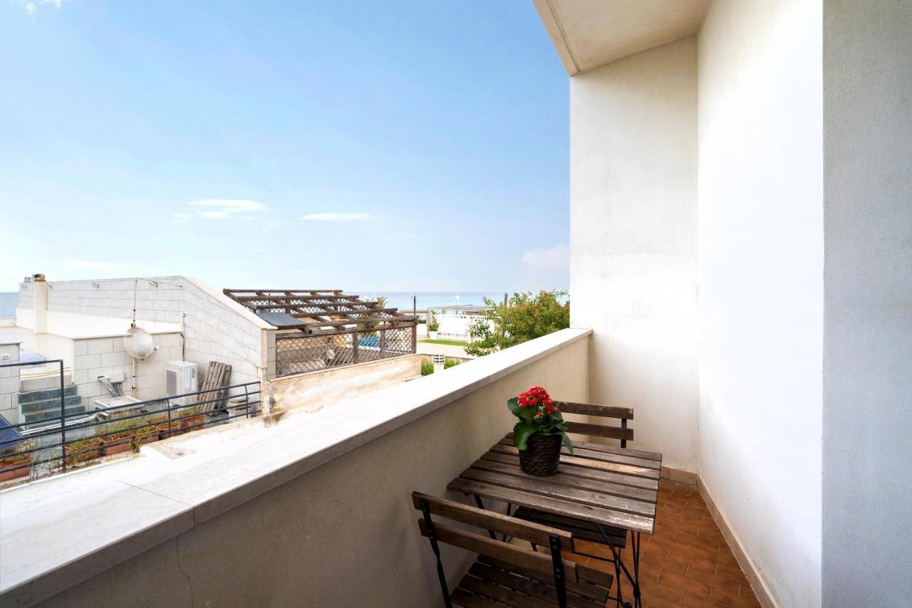 Casa Del Riccio Fronte Mare Villa Mola di Bari Bagian luar foto